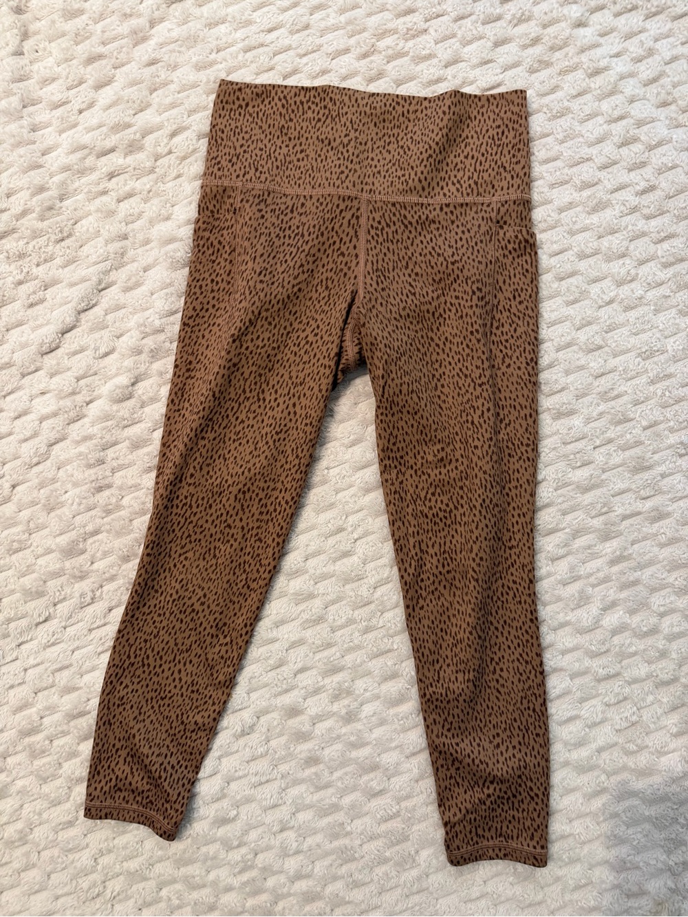 Athleta Salutation Stash Pocket II 7/8 Leggings Cheetah Print Small